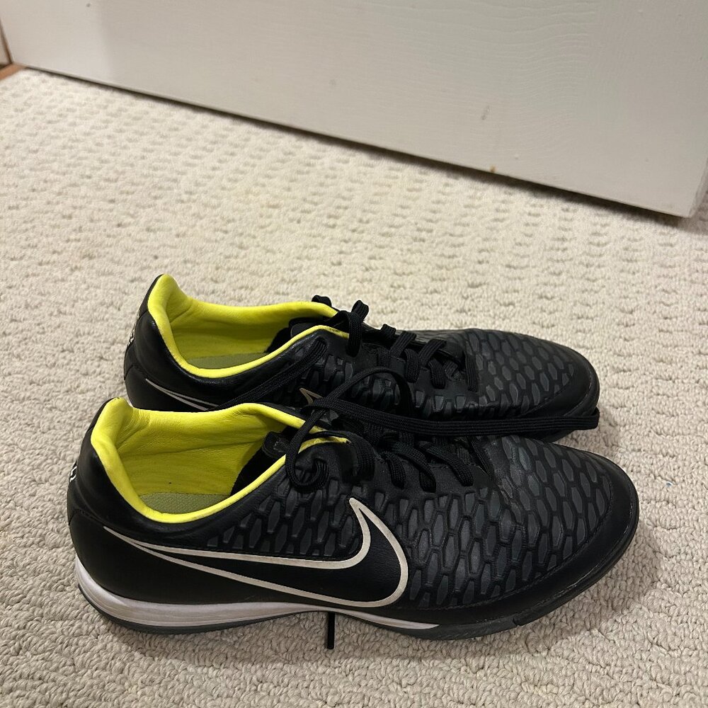 Nike Magista Soccer Indoors